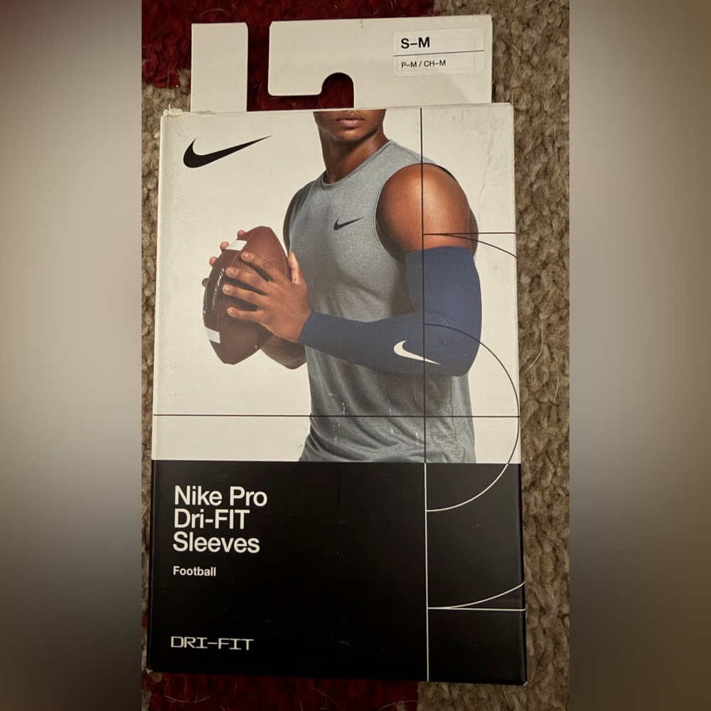 Nike s/m dri fit sleeves- nwt